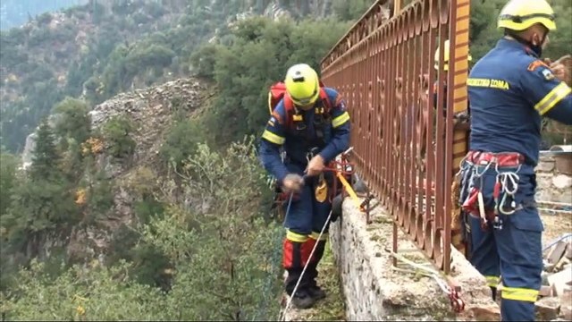 Άσκηση της πυροσβεστικής και της 7ης ΕΜΑΚ στη χαράδρα της Ιεράς Μονής της Παναγιάς της Προυσιώτισσας