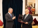 ملك الأردن يكرم الأمير الحسن بن طلال بوسام مئوية الدولة الأولى