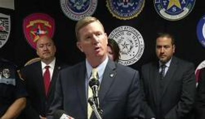 Arrestan a miembros de la pandilla del Barrio Azteca.