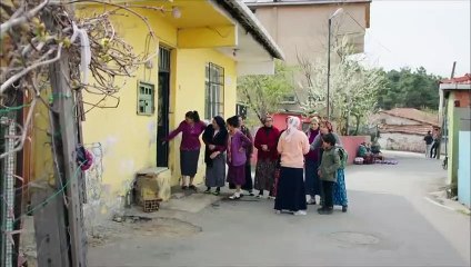 LA SRA FAZIYET Y  SUS HIJAS - 17