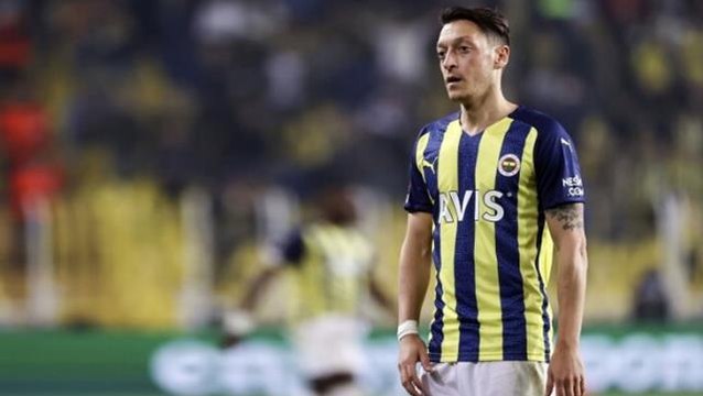Mesut Özil derbide oynayacak mı? Vitor Pereira'nın kararı Fatih Terim'i bile şaşırtacak