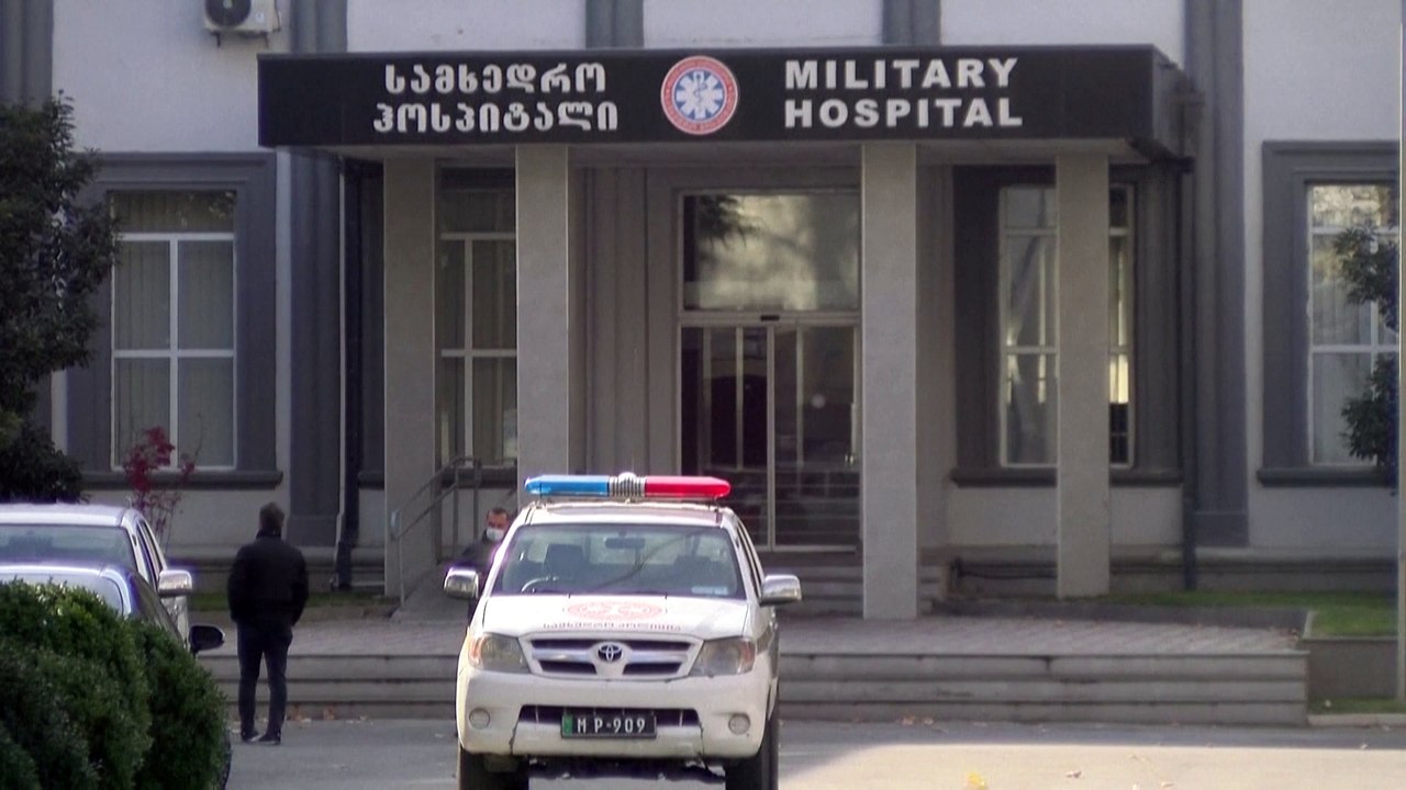 Saakaschwili in Militärkrankenhaus verlegt, beendet Hungerstreik