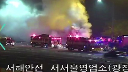 고속도로 달리던 트레일러에서 불..."브레이크 과열" / YTN