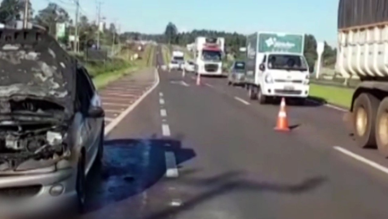 Carro de Santa Tereza fica destruído em incêndio enquanto pai e filho voltavam de exames em Cascavel