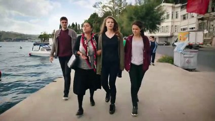 LA SRA FAZIYET Y  SUS HIJAS - 64