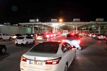 Edirne'ye alışverişe gelen Bulgarlar geri dönüşte Kapıkule'de yoğunluk oluşturdu