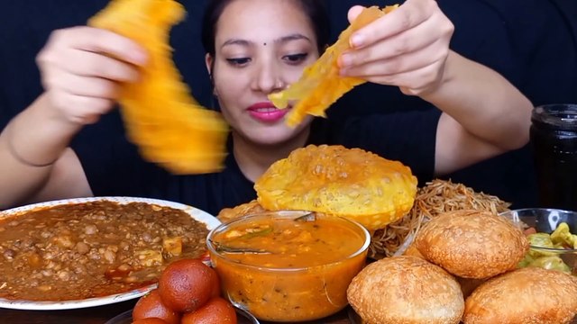 Asmr Eating Indian Chole Masala Bhature, Spicy Aloo Pyaj Kachori, Butter Noodles, Gulab Jamun Indian Food | #Foodie JD