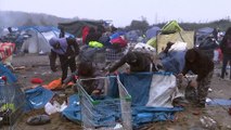 Las autoridades francesas evacúan un campamento migrante al norte de Francia