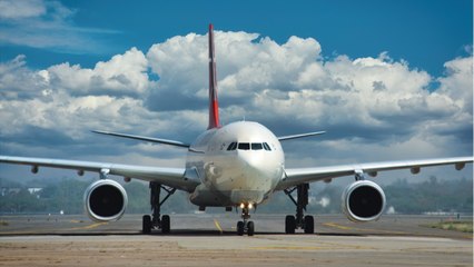 Pourquoi certaines compagnies aériennes vont désormais peser les passagers avant l’embarquement