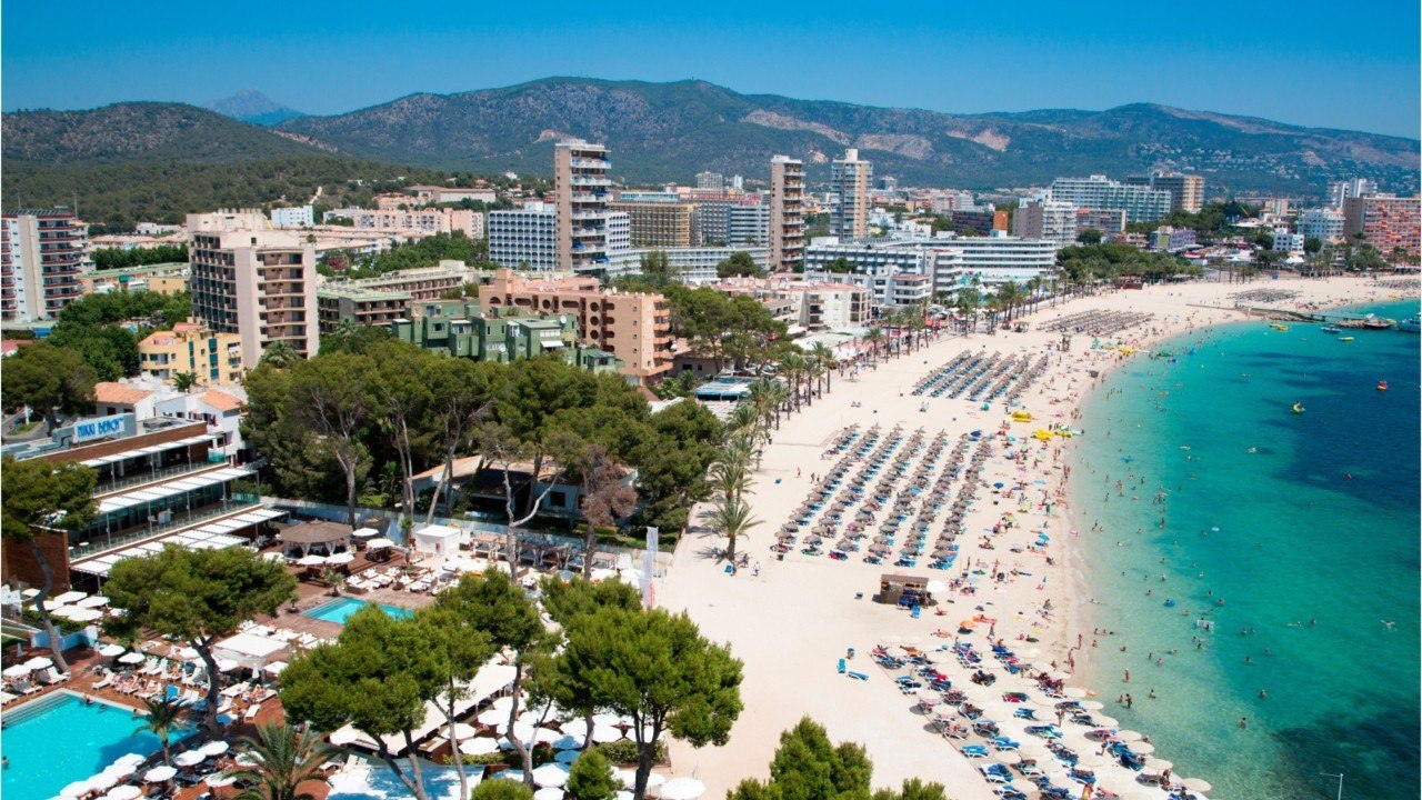 L'Espagne annonce un pass sanitaire en juin et va pouvoir accueillir les touristes