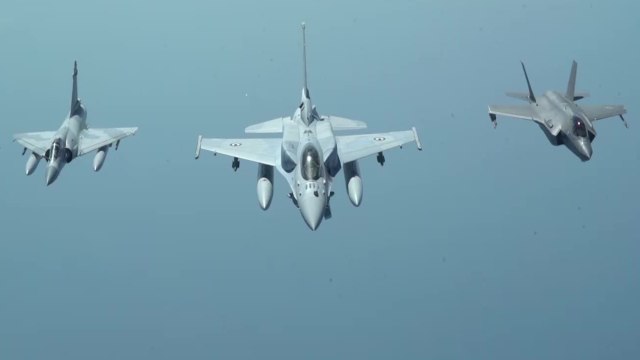 Rafale, Mirage 2000, Typhoon et F-35 : pourquoi ces célèbres avions de chasse vont sillonner le ciel français