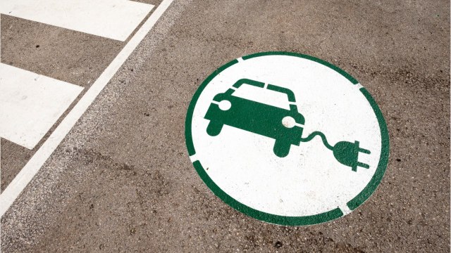 Tesla : vers une recharge sans fil tout en roulant ?