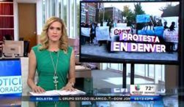 Estudiantes en Denver se manifiestan ante la desaparición de 43 estudiantes en México