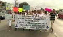 Universitarios marchan en protesta por estudiantes desaparecidos