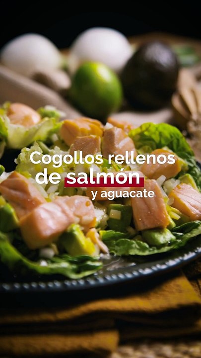 Cogollos rellenos de salmón y aguacate