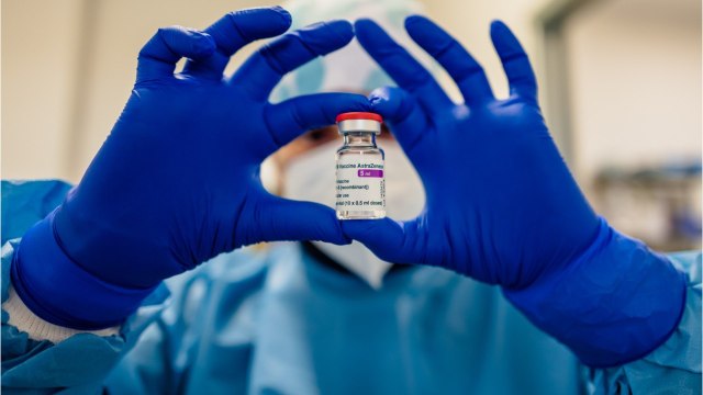 Bruxelles envisage de cesser la collaboration avec AstraZeneca en raison des retards de livraison