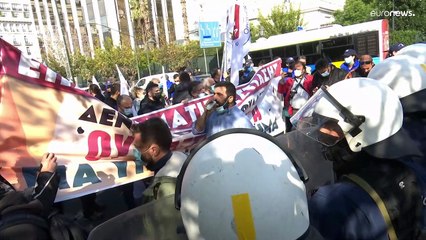 Asphyxiés par de nouvelles mesures sanitaires, les restaurateurs grecs baissent le rideau