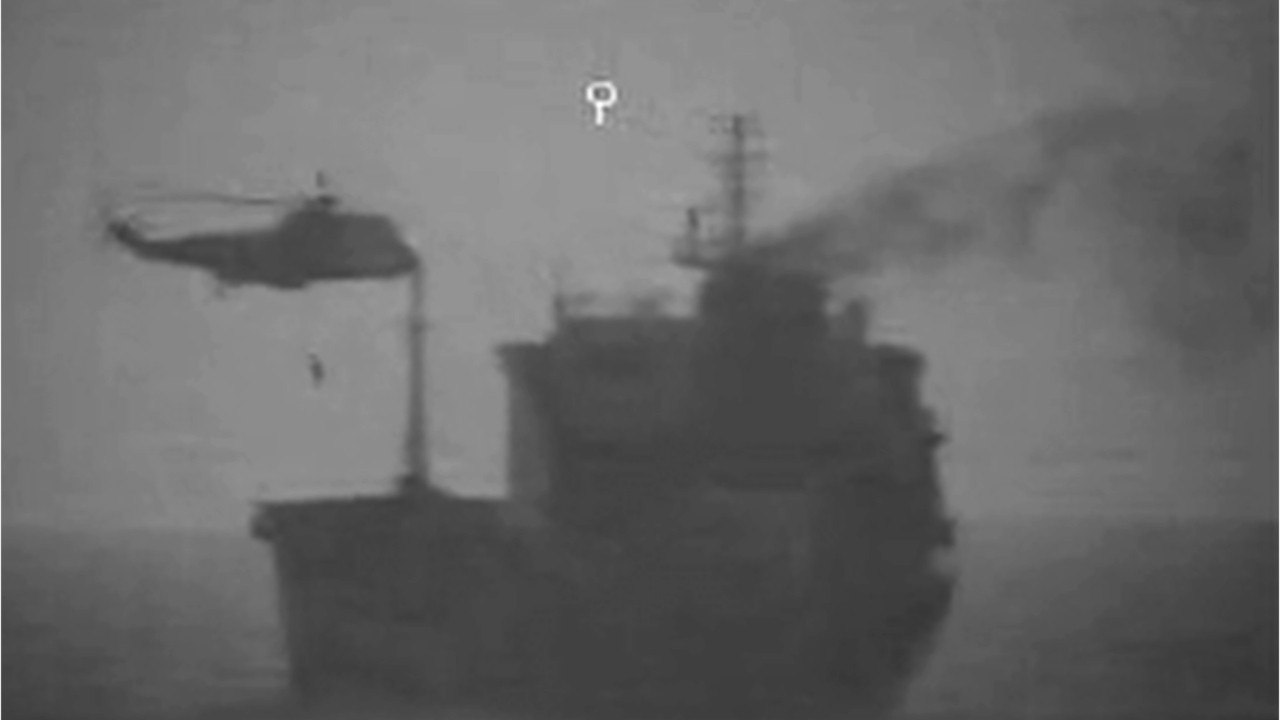 Un hélicoptère et deux navires de l’Iran ont pris le contrôle d’un pétrolier