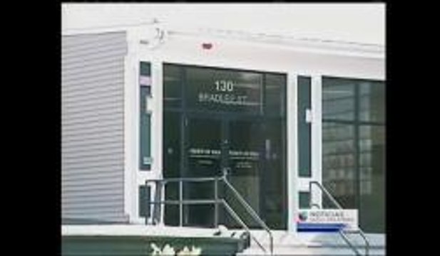 Lideres demócratas visitan Centro de Ancianos