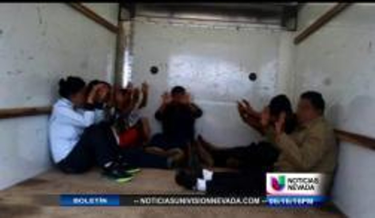 Encuentran Indocumentados en la parte de atrás de un Camión de Mudanza