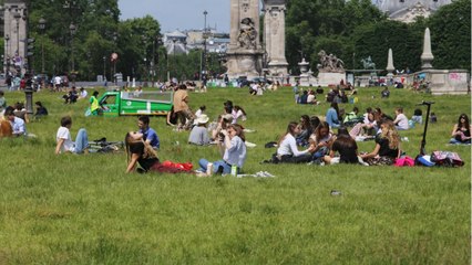 Cette courbe montre que l'épidémie s'aggrave chez les 20-29 ans