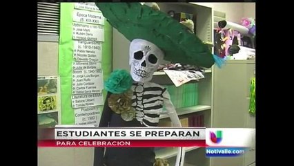 Estudiantes se preparan para el "Dia de Los Muertos".