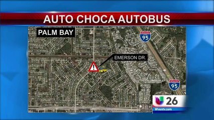 Palm Bay: Auto choca con autobús escolar