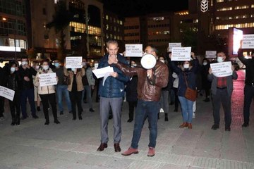 Sağlık işçileri kendi sendikalarını protesto etti