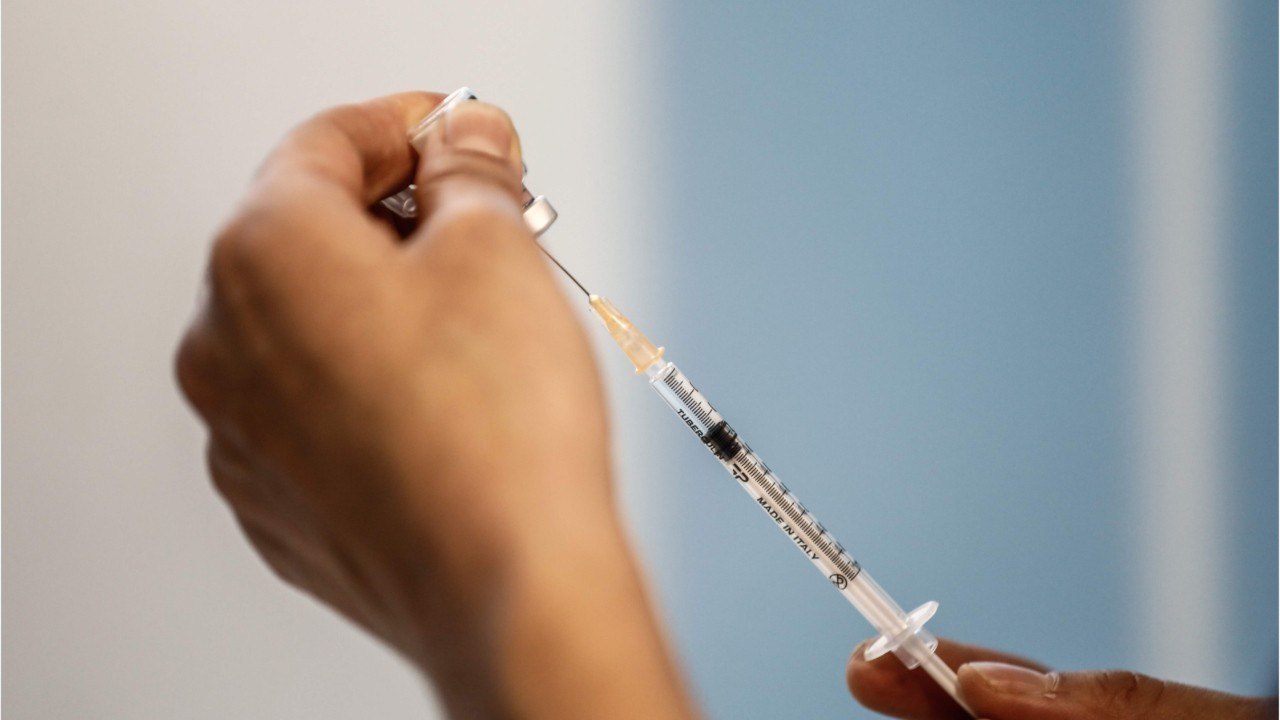 Aides à domicile, pompiers, plus de 75 ans... Olivier Véran annonce un élargissement et une accélération de la campagne de vaccination