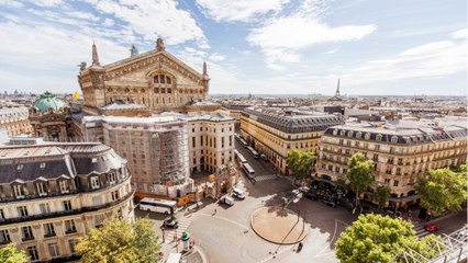Des sans-abris s’installent dans un hôtel de luxe parisien pour fêter Noël