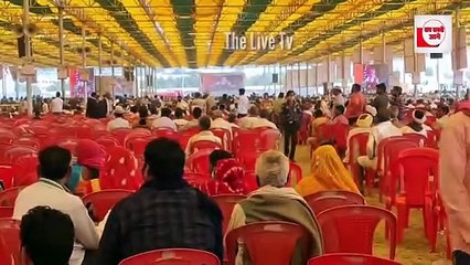 मोदी की रैली में सारी कुर्सियां खाली_ मोदी चिल्लाते रहे पर_ 23 करोड़ पानी में गया