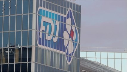 Elle gagne une fortune à un jeu de grattage sans s’en rendre compte