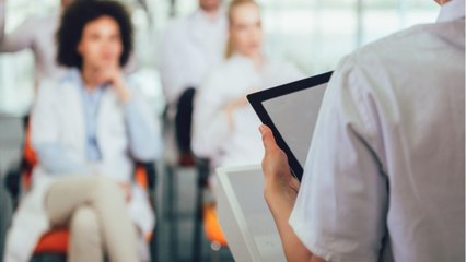 Des étudiants infirmiers payés 50 euros la semaine montent au créneau