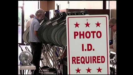 Miles de personas votan en los 120 precintos que tiene el Condado