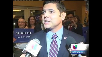 Alegría en el centro de campaña de Raúl Ruiz