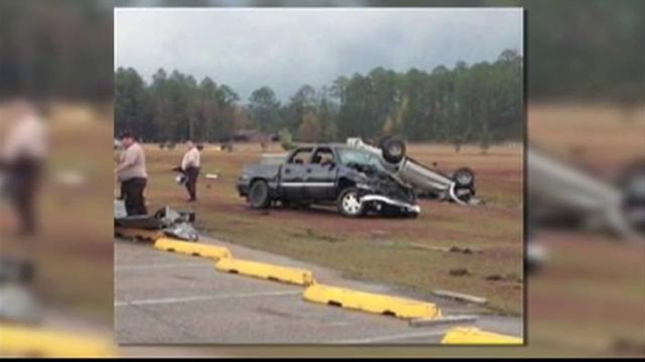 Tornado destroza autos