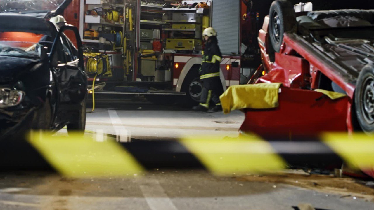 Volvo fait volontairement tomber des voitures neuves de 30 mètres de haut