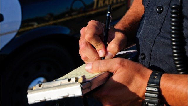 Fausses cartes handicapées, cartes grises au nom du vendeur… les astuces des petits malins pour ne pas payer de stationnement