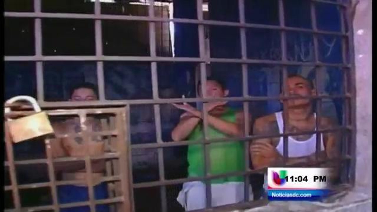 Funcionario  de El Salvador presenta un programa de ayuda