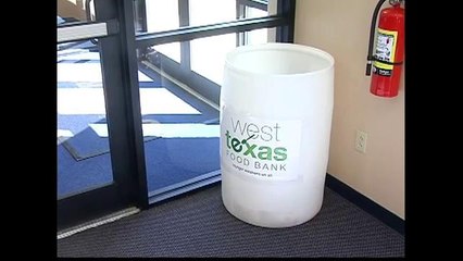 Centro comercial ofrece incentivos al donar comida enlatada