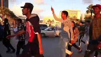 أنصار المشير خليفة حفتر يحتفلون بترشحه إلى الرئاسة في ليبيا