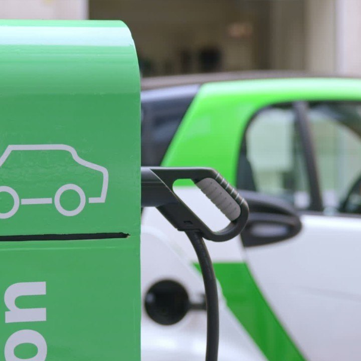 L'essor Des Véhicules Électriques Fait Trembler Les Distributeurs Et Les Stations-service. (1)