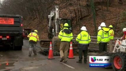 Reparan socavón en Washington