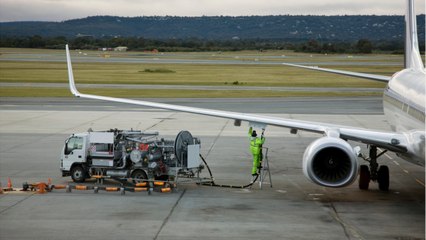 Pour économiser 40 euros, des compagnies aériennes surchargent leurs avions en carburant