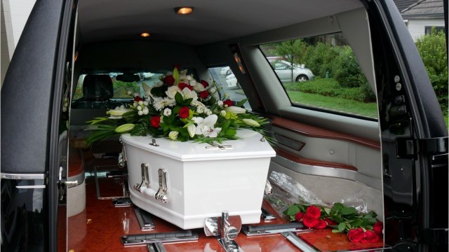 Un corbillard écope d'une amende en plein enterrement