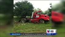 Tres Personas Lesionadas En Volcadura De Tracto-Camión