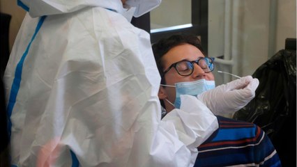 Covid-19 : envolée du nombre de morts en France, contaminations massives