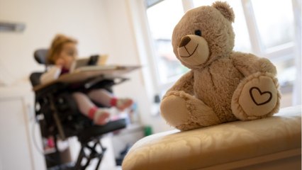 Ils récoltent deux millions de dollars pour soigner leur bébé... le traitement leur est finalement offert !