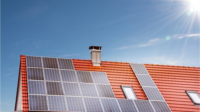 Fenêtres et panneaux photovoltaïques : les chiffres qui accablent les artisans