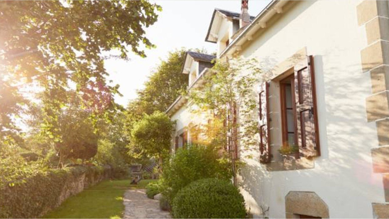 Immobilier : les prix des maisons anciennes explosent autour de Paris